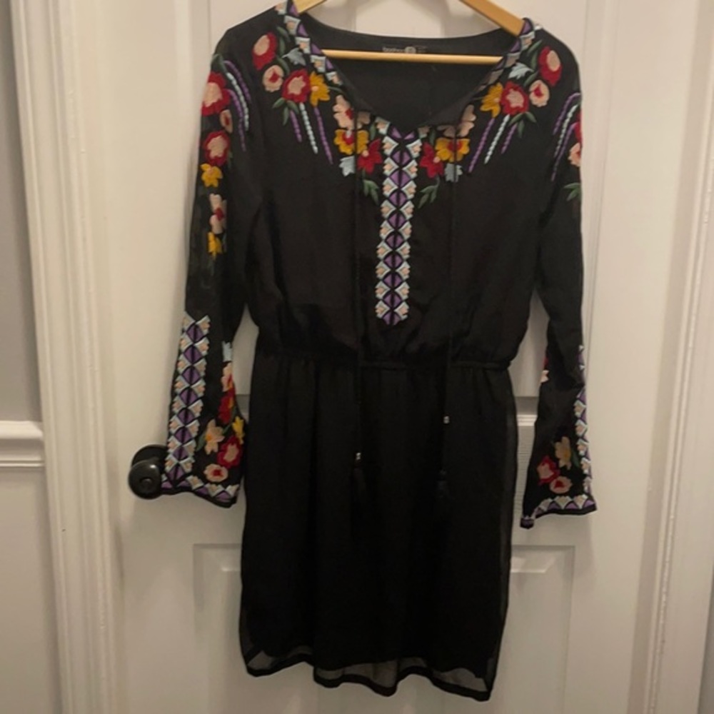 Black Clinched Waist Dress Embroidery